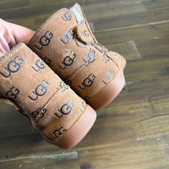 UGG Logo Monogram Suede Shearling Boots Rubber Sole Toddler 6C Winter - Picture 3 of 7